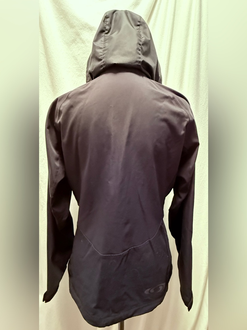 Salomon Black Hooded Hiking or Running Jacket - Picture 3 of 9